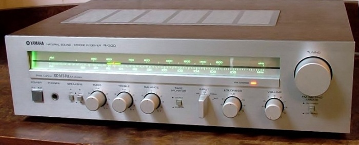 VINTAGE YAMAHA R-300 STEREO RECEIVER.preview.jpg