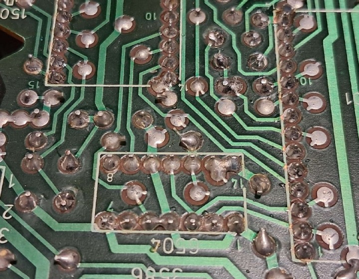 Philips CD100 DAC pcb SN74LS74 bad soldering.jpeg